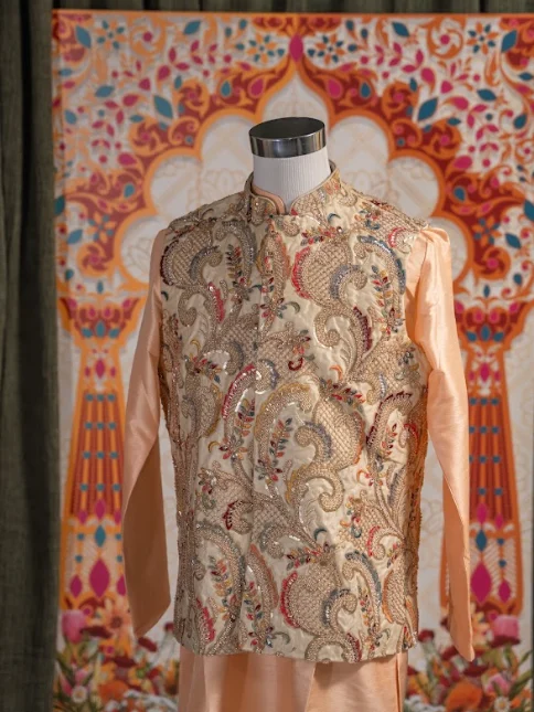 ANTIQUE IVORY PAISLEY RESHAM EMBROIDERED ROYAL SET